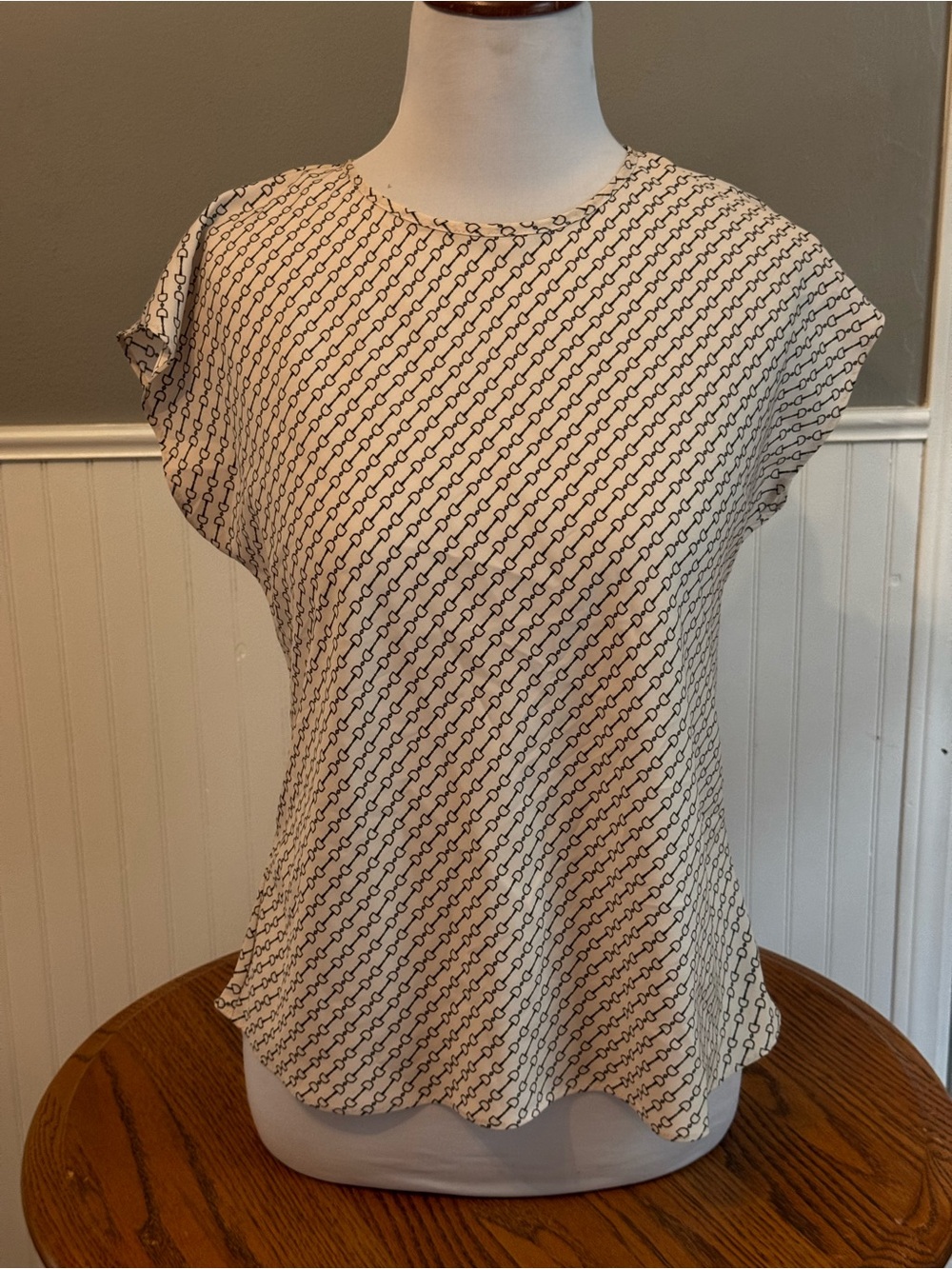 Women’s Cream/ white Patterned Short-Sleeve Blouse